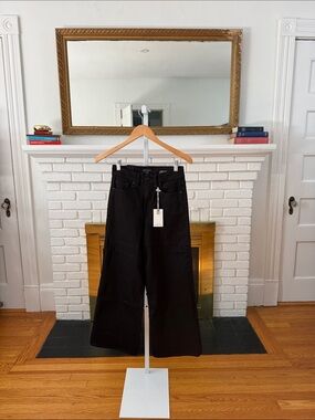 Good American Black CROPPED High-Rise Wide-Leg Jeans. Size 4/27 inseam 26 1/2”